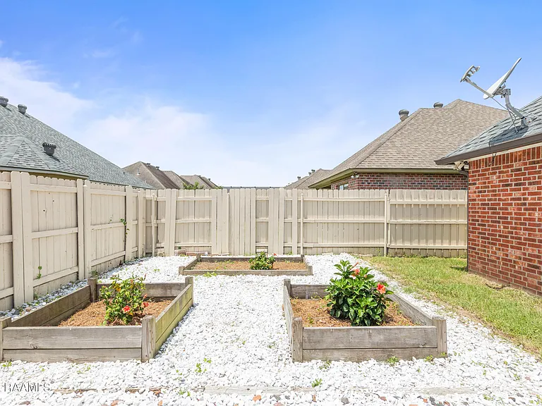 206 Oak Hill Ln — Photo 22