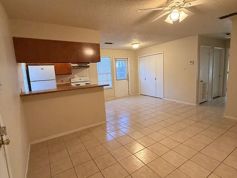 808 W Olmos Dr — Photo 8