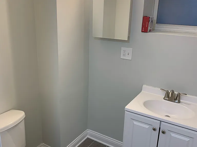 1429 W Fletcher St #1 — Photo 16