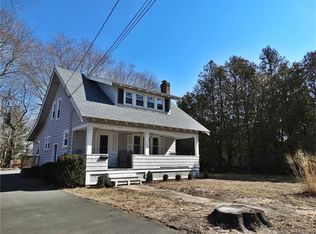 82 Grove St, Clinton, CT 06413