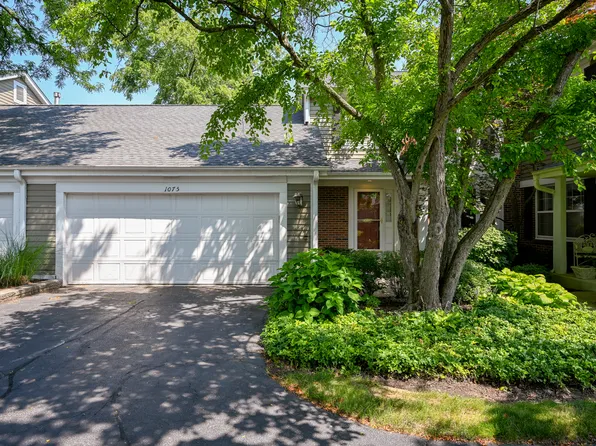 1075 Creekside Dr, Wheaton, IL 60189
