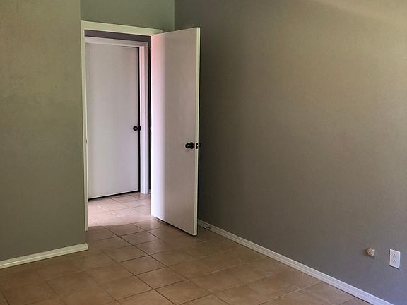 5th image of 1501 Bahama Dr