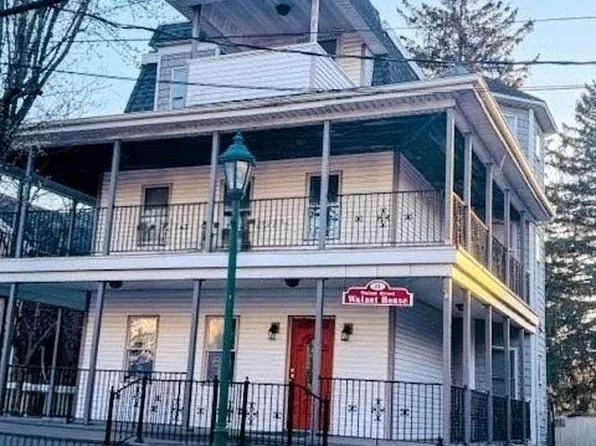 11 Walnut St APT 3R, Walden, NY 12586