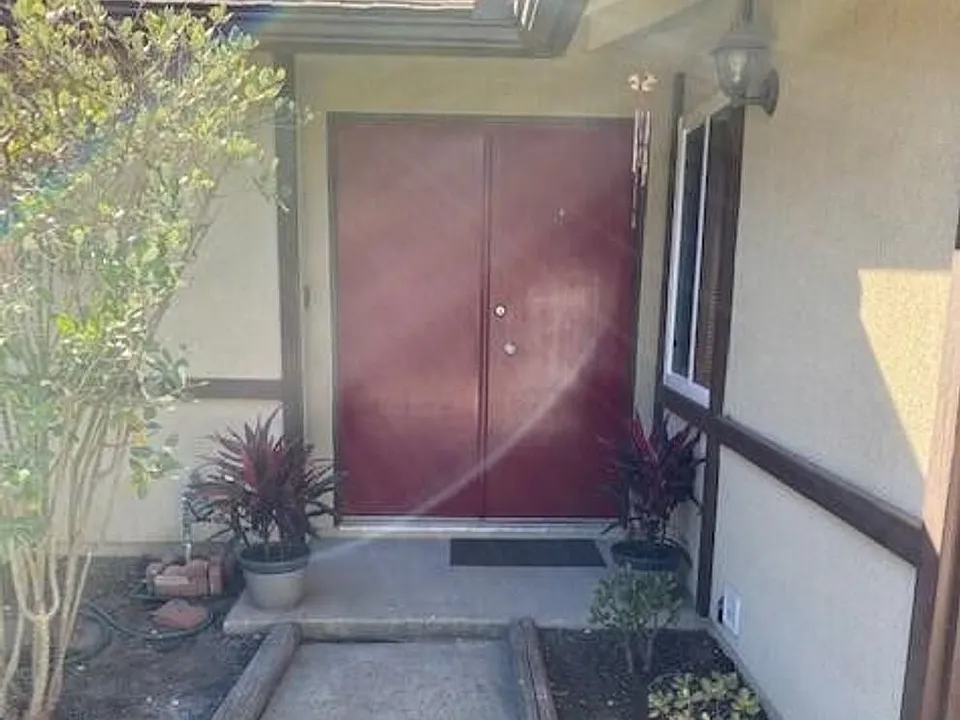 2542 Sirius St