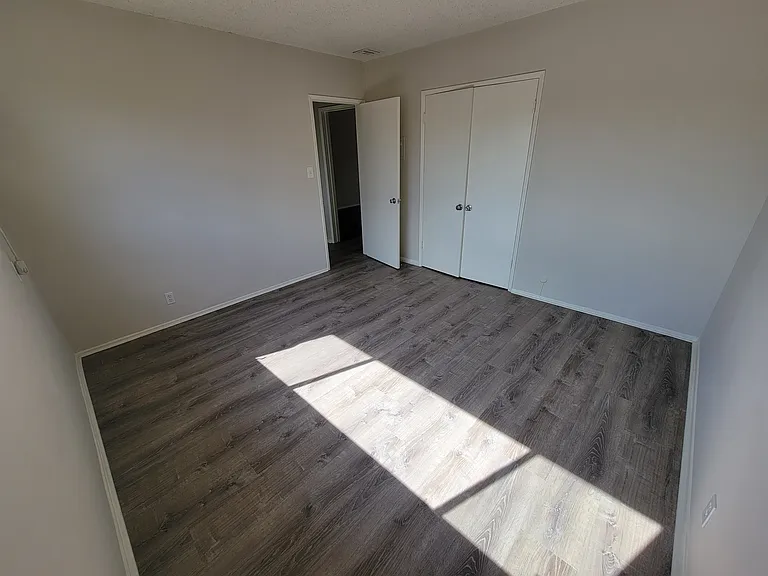 13531 Wyandotte St #6 — Photo 10