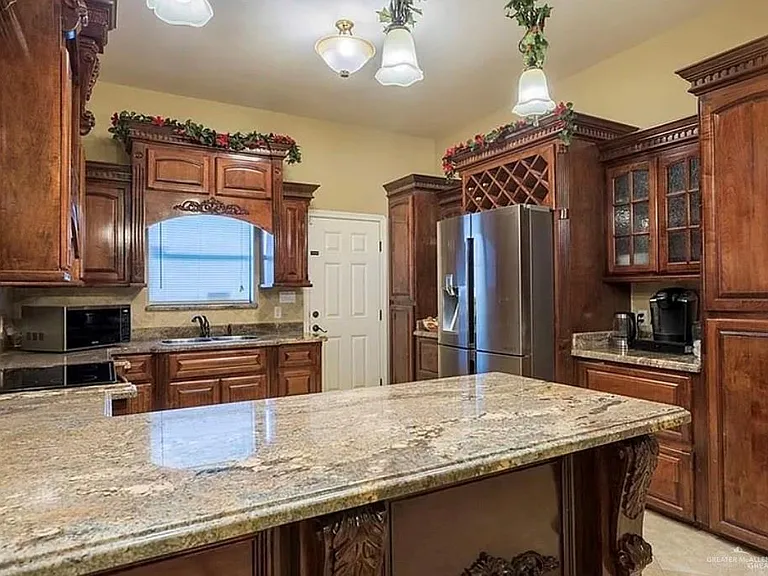 2613 Fairmont Ave — Photo 2