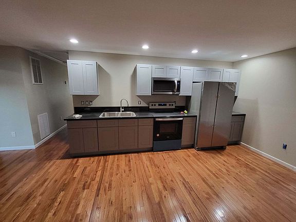 5th image of 74 Meadowbrook Rd