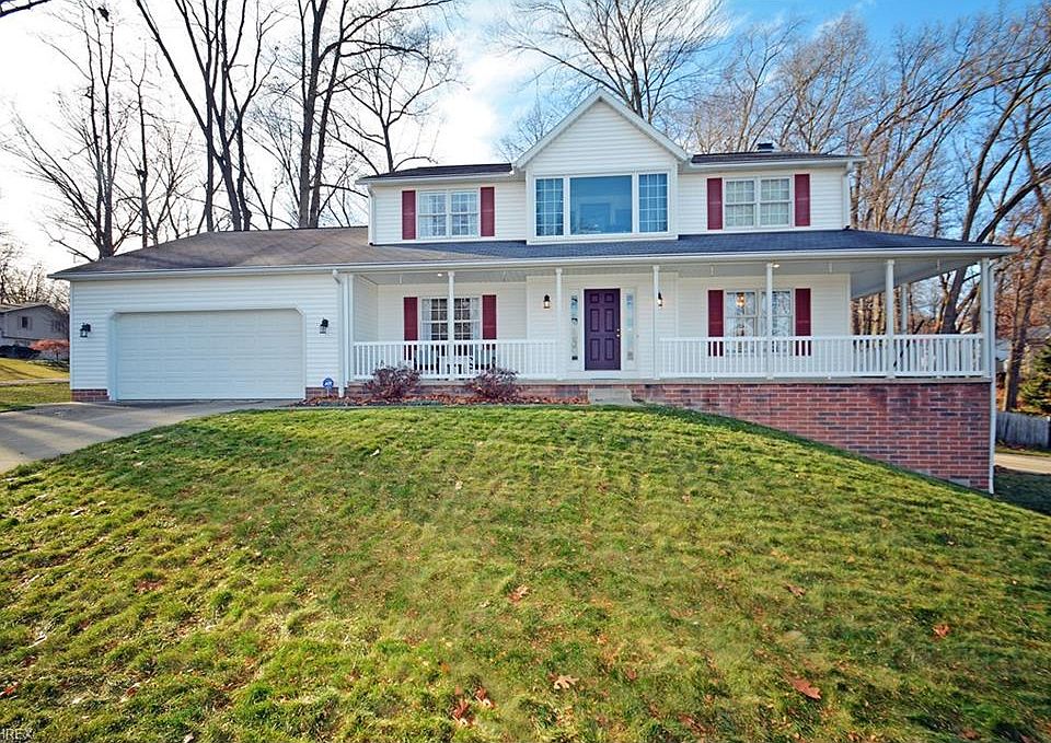 1st image of 15 Lake Front Dr