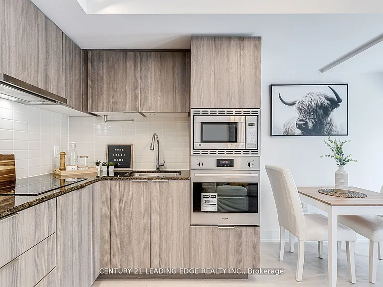 955 Bay St #913 — Photo 10