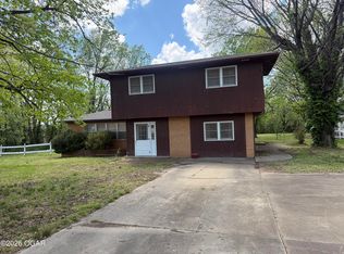 639 Ohio St, Oswego, KS 67356