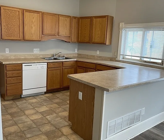 302 N Livingston St — Photo 2