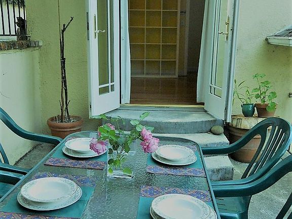 Living Rm. access to baloney