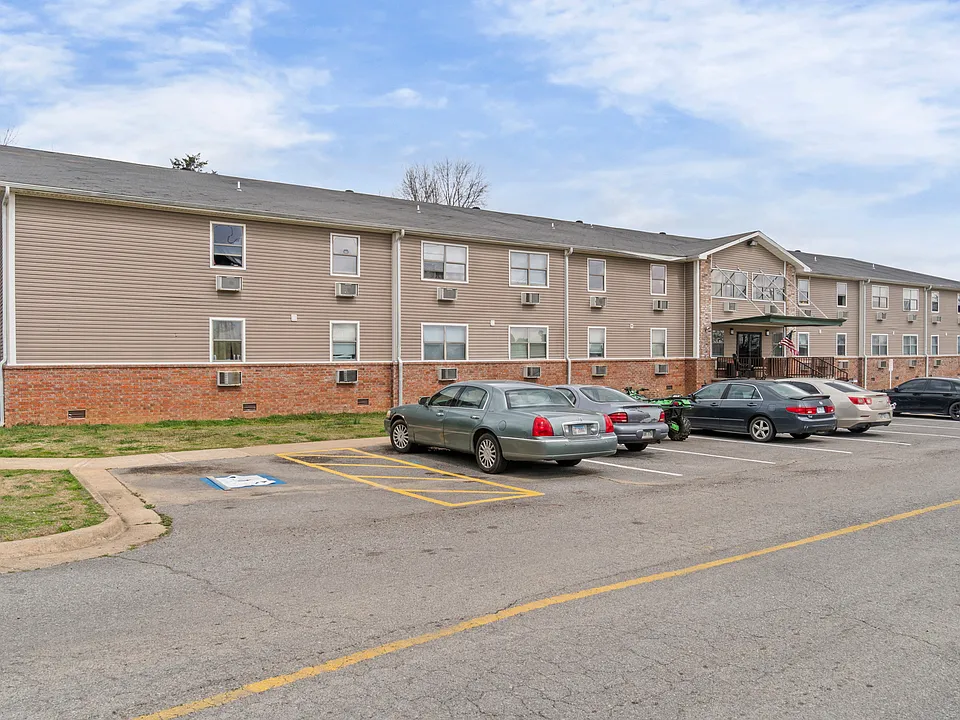 99 Lawson Dr #128