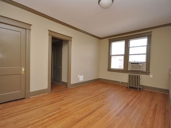Living Room/Dining Area