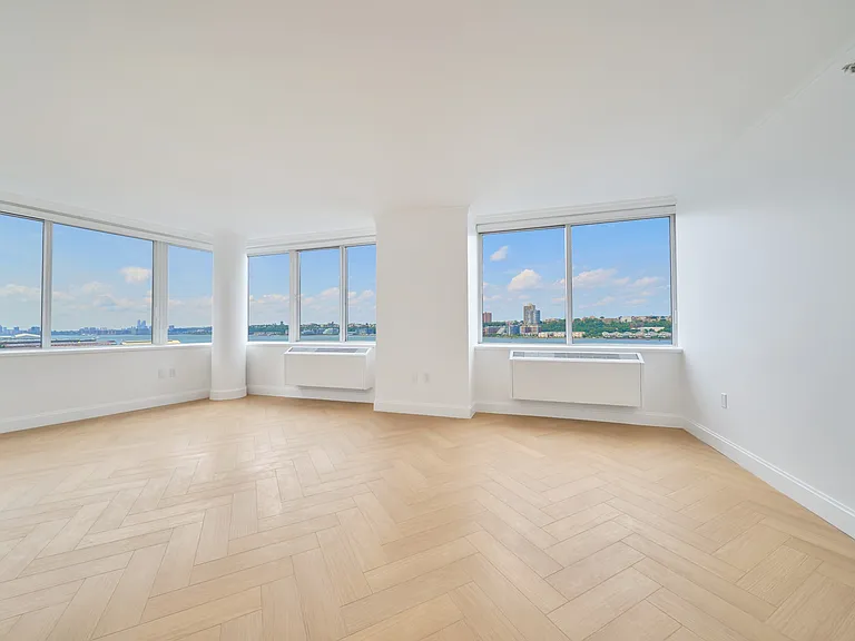 160 Riverside Blvd #14S — Photo 2