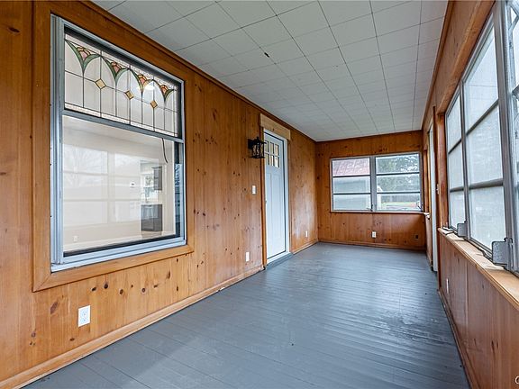 3rd image of 508 Clinton St