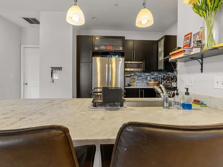 152 Old Colony Ave #10 — Photo 4
