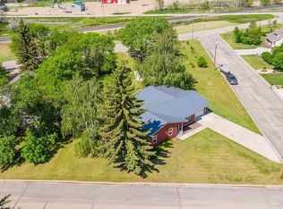 405 4th St NW, Mohall, ND 58761