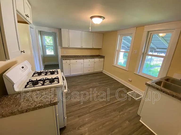 125 Edison Ave #CARRIAGE HOUSE — Photo 3