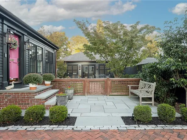 57 2nd St, Newport, RI 02840