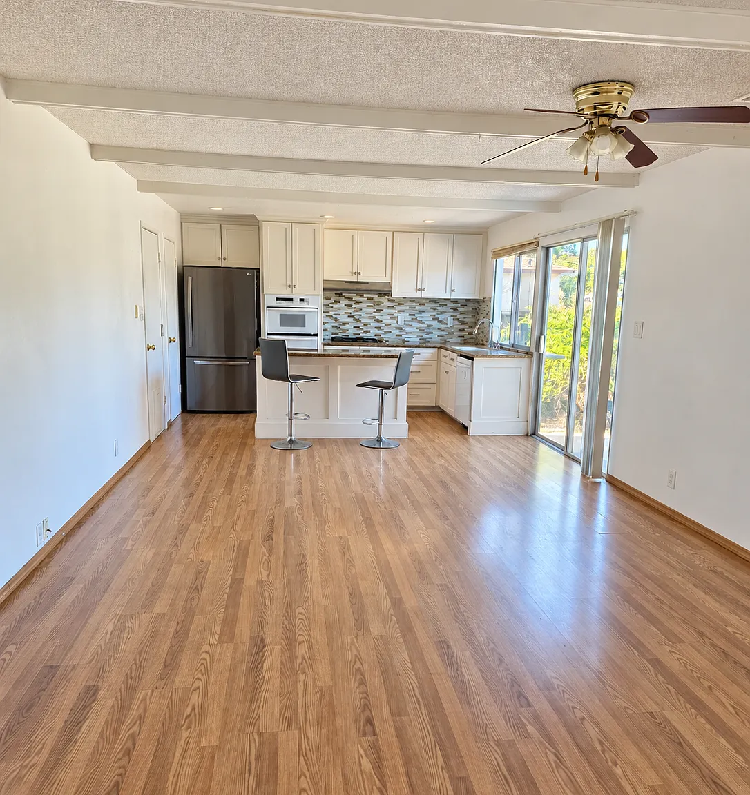 3 bed, 1340 sqft, $3,950 — Photo 3