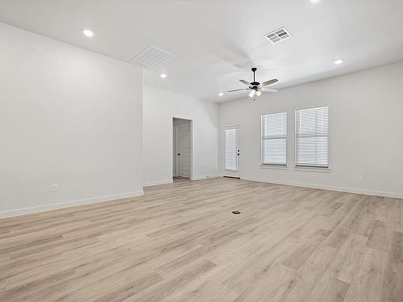 4th image of 2421 Bryan Ave
