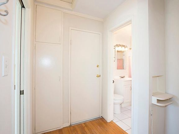 3rd image of 2530 Myrtle Ave