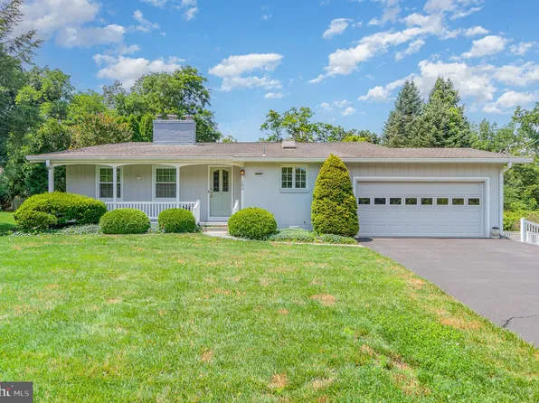 102 Old Ford Dr, Camp Hill, PA 17011