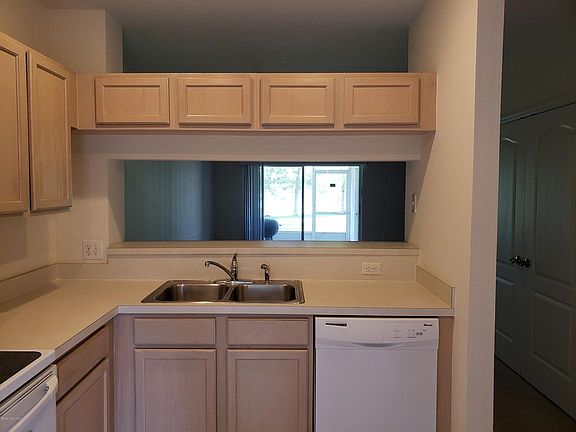 4th image of 1418 Hampton Park Ln #1418