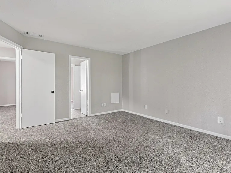 Winford Place Apartments — Photo 37