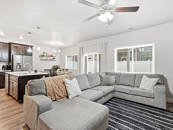 4th image of 3062 W Hemlock Ln #11