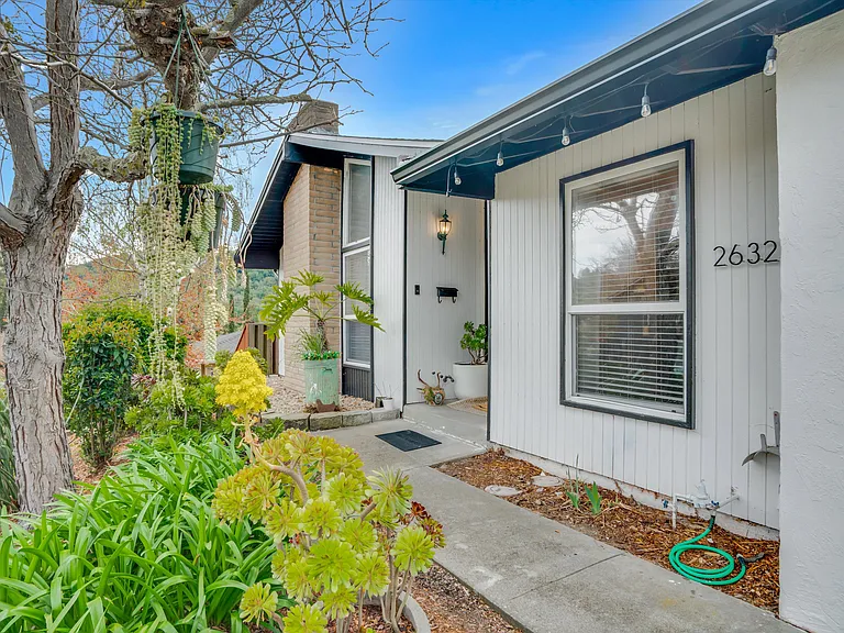 Moraga Dr — Photo 6