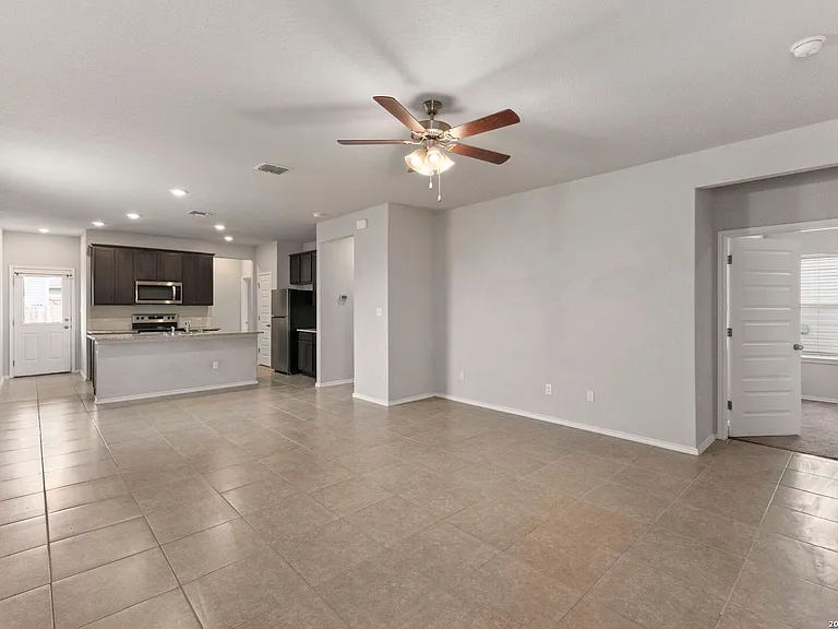 10019 Rancho Real Rd — Photo 5