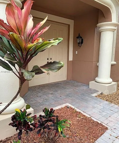 2800 Kinsington Cir — Photo 1