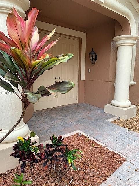 1st image of 2800 Kinsington Cir