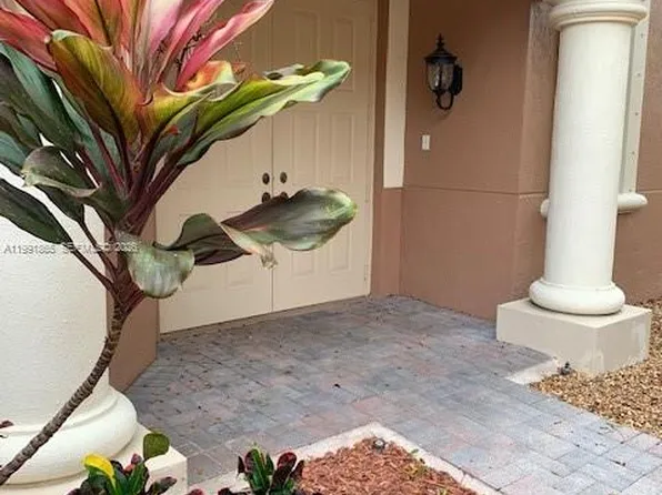 2800 Kinsington Cir, Weston, FL 33332