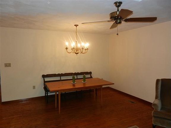 4th image of 563 Cottingwood Ct