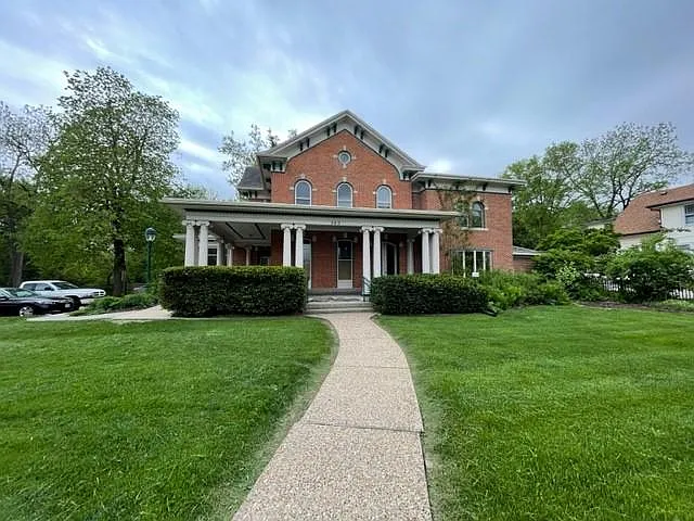 6 bed, 4053 sqft, $6,000 — Photo 1