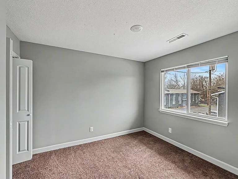 Brentwood Apartments — Photo 13