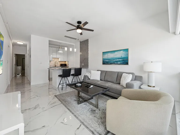 810 SE 22nd Ave #103 — Photo 8
