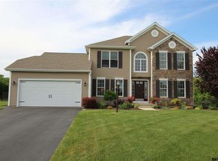 13 Robin Hill Rd, Mechanicville, NY 12118