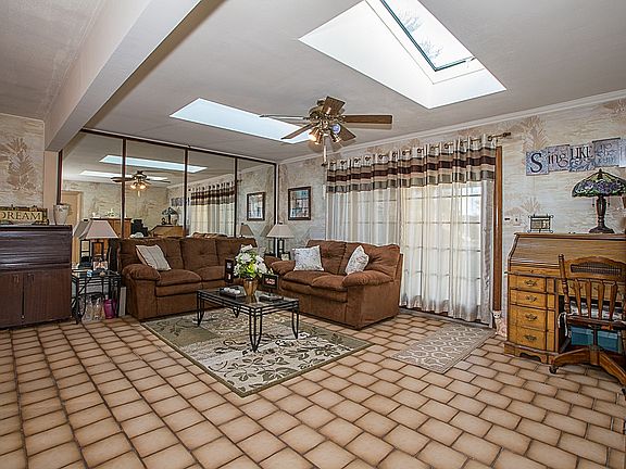 4th image of 27 Brittle Ln