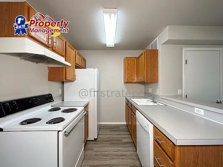 2062 N Gladewater Ave — Photo 7