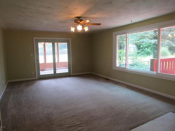 4th image of 33223 Midway Dr