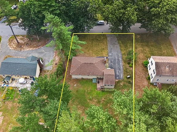 2nd image of 19 Pinehill St