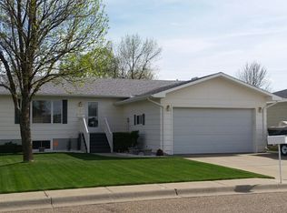 406 Poplar Ave, Glendive, MT 59330