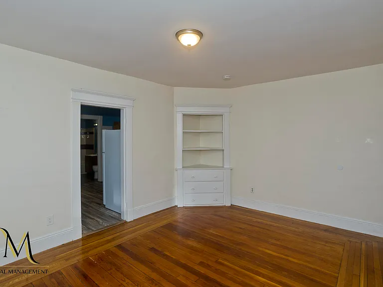 638 Belmont Ave #1L — Photo 3