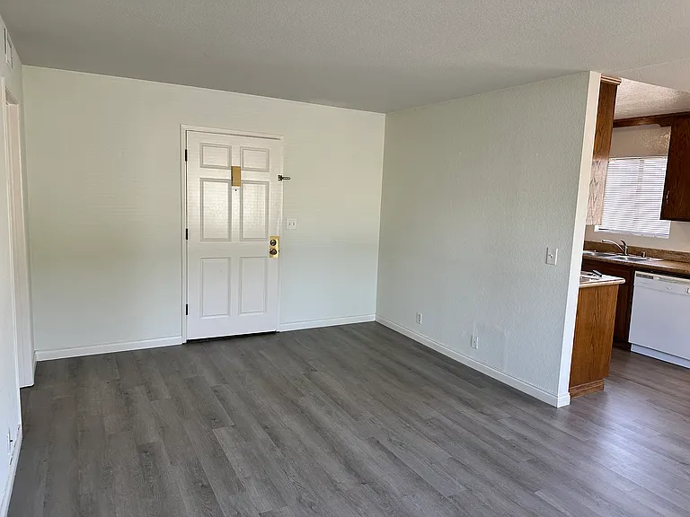 10933 Moorpark St #5 — Photo 3