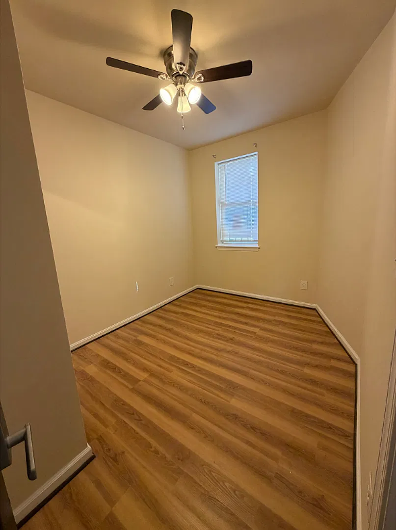 2310 Jefferson St $600 Available (Shared Bath) — Photo 3