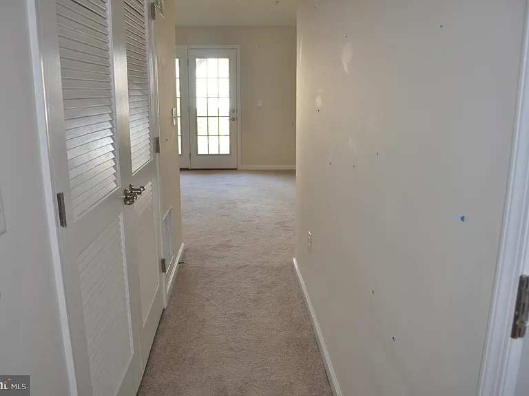 905 Susan Cir — Photo 11